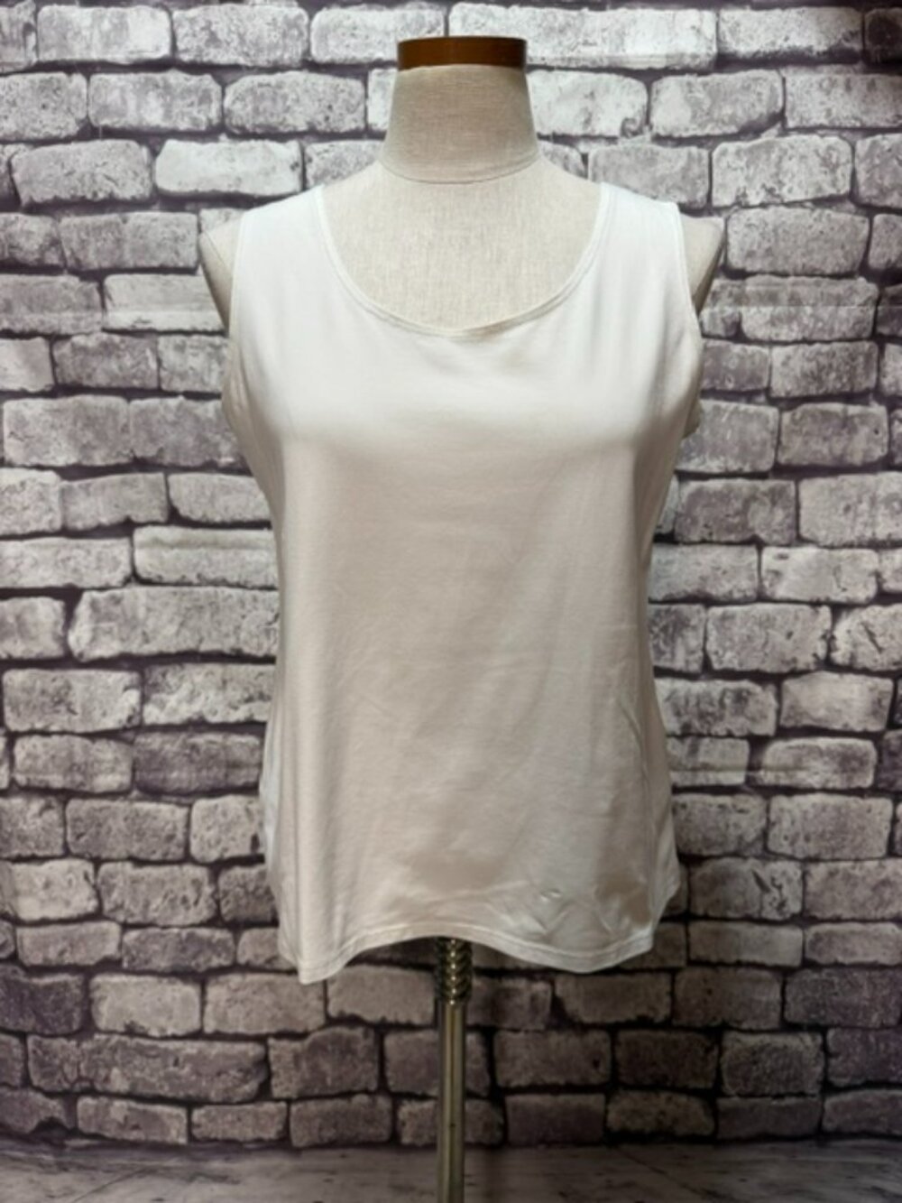 Chico's White Sleeveless Scoop Neck Top Size L
